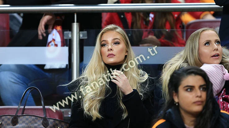 "Qalatasaray"ın matçına damğa vuran gözəl - FOTOLAR 