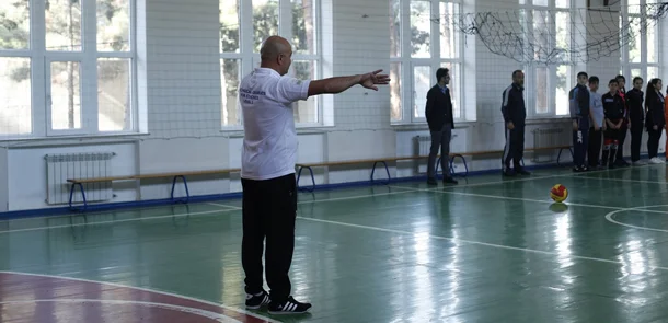 Beynəlxalq dərəcəli məşqçi və hakim orta məktəbdə müəllim işləyir (MÜSAHİBƏ) 