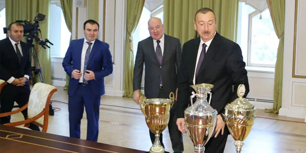 Prezident yığma komandanı qəbul etdi - FOTOLAR 