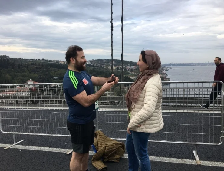 Azərbaycanlı oğlandan İstanbul marafonunda evlilik təklifi (FOTOLAR) 