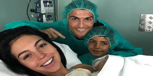 Ronaldo dördüncü dəfə ata oldu - FOTO 