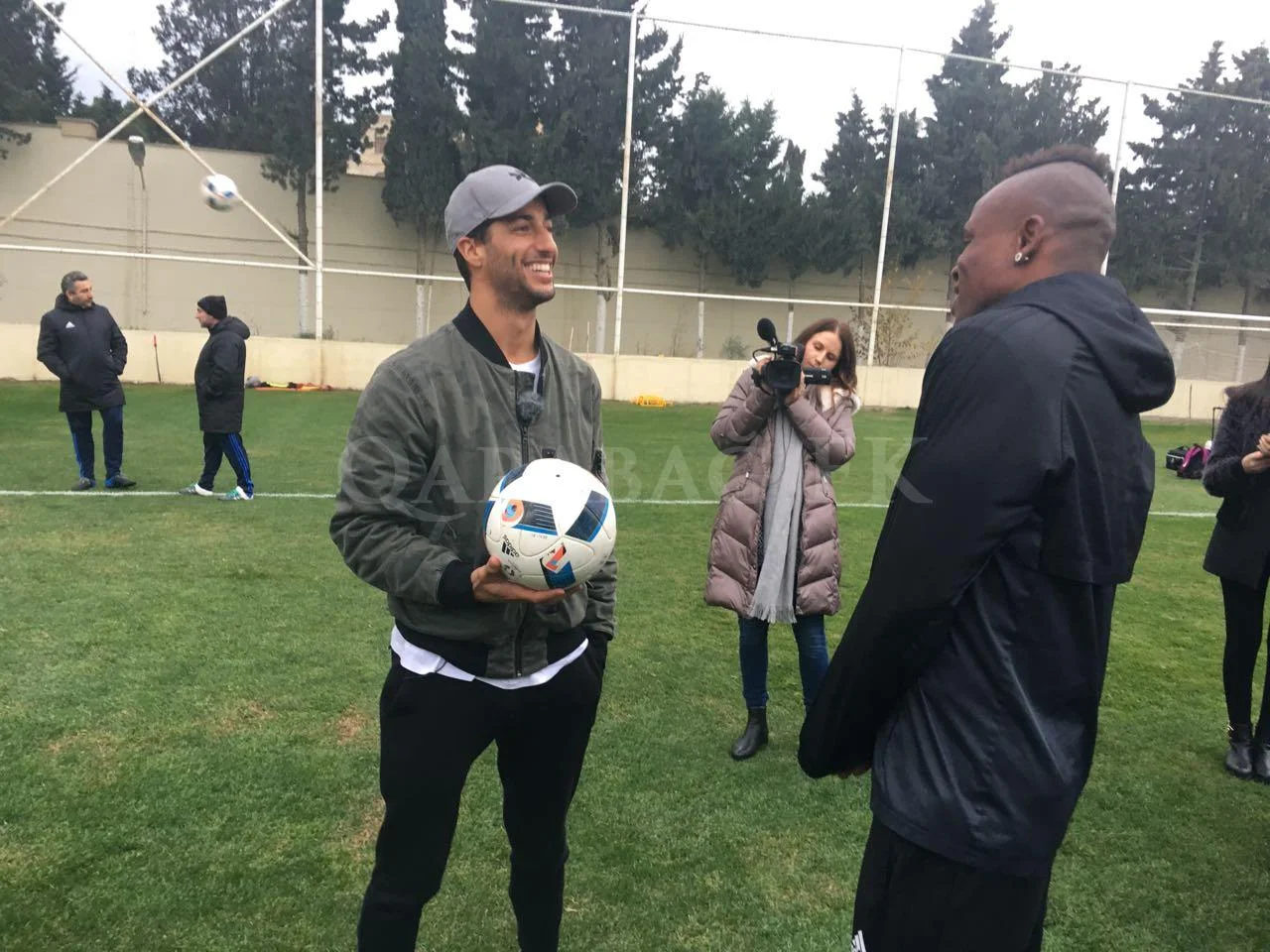Məşhur pilotdan "Qarabağ"a hədiyyə - FOTO 