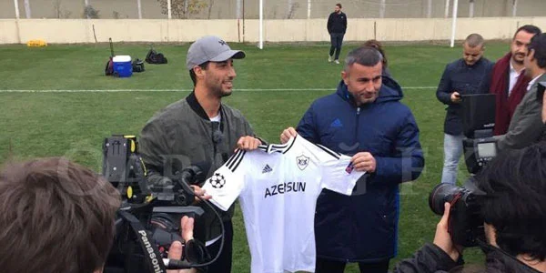 Məşhur pilotdan "Qarabağ"a hədiyyə - FOTO 