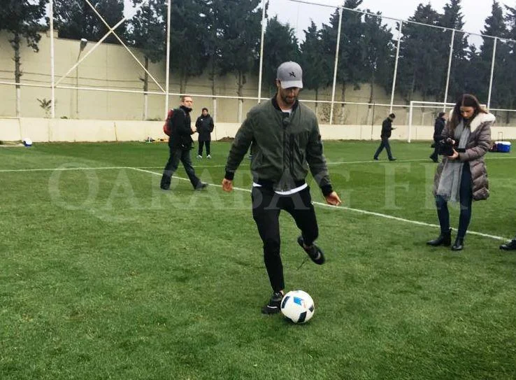 Məşhur pilotdan "Qarabağ"a hədiyyə - FOTO 