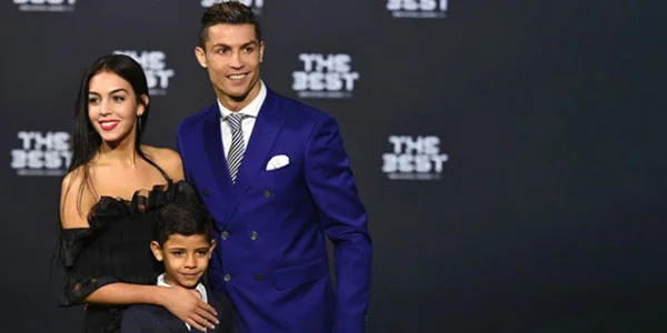 Ronaldoya ən ağır zərbə ailəsindən gəldi: "Kumirim Messi..." - FOTO 