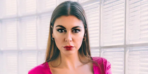 Gözəlliyi ilə hamını ekran başına toplayan aparıcı - FOTOLAR 
