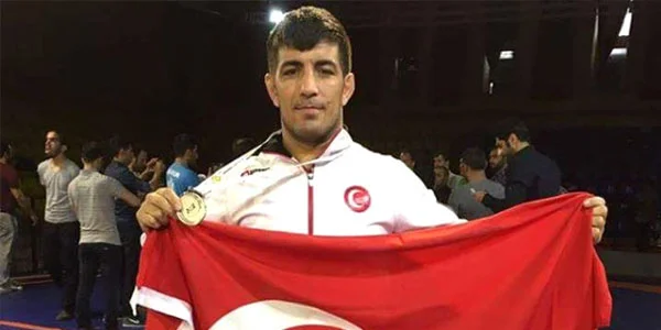 Avropa çempionuna tualet təmizlətdirdilər - FOTO 