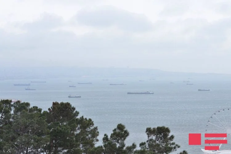 Azərbaycanda həyat durdu: Şəhidlər bir dəqiqəlik sükutla yad edildi (FOTOLAR) 