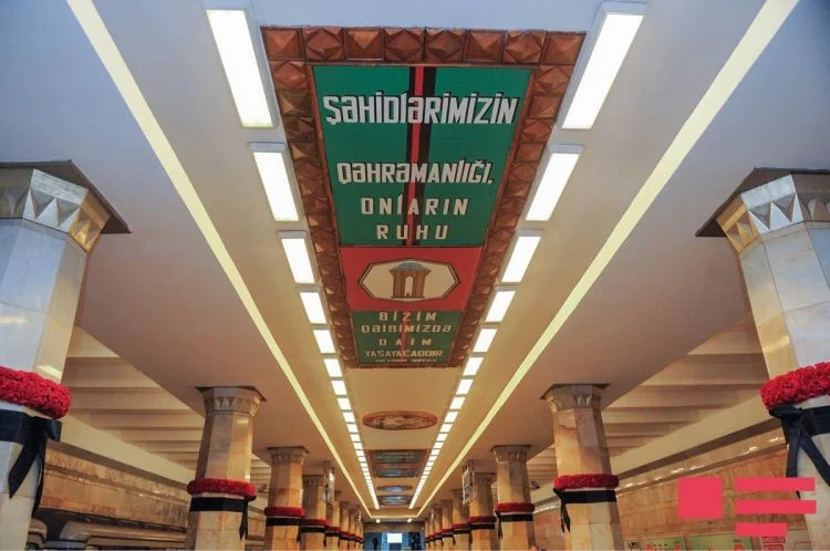 Azərbaycanda həyat durdu: Şəhidlər bir dəqiqəlik sükutla yad edildi (FOTOLAR) 
