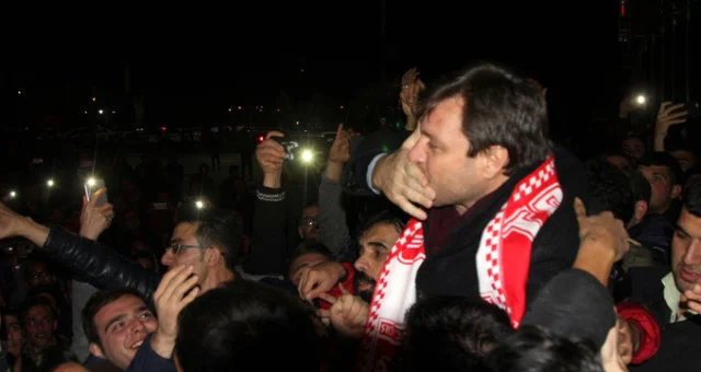 Təbriz Ertuğrul Sağlamı belə qarşıladı - FOTO/VİDEO 