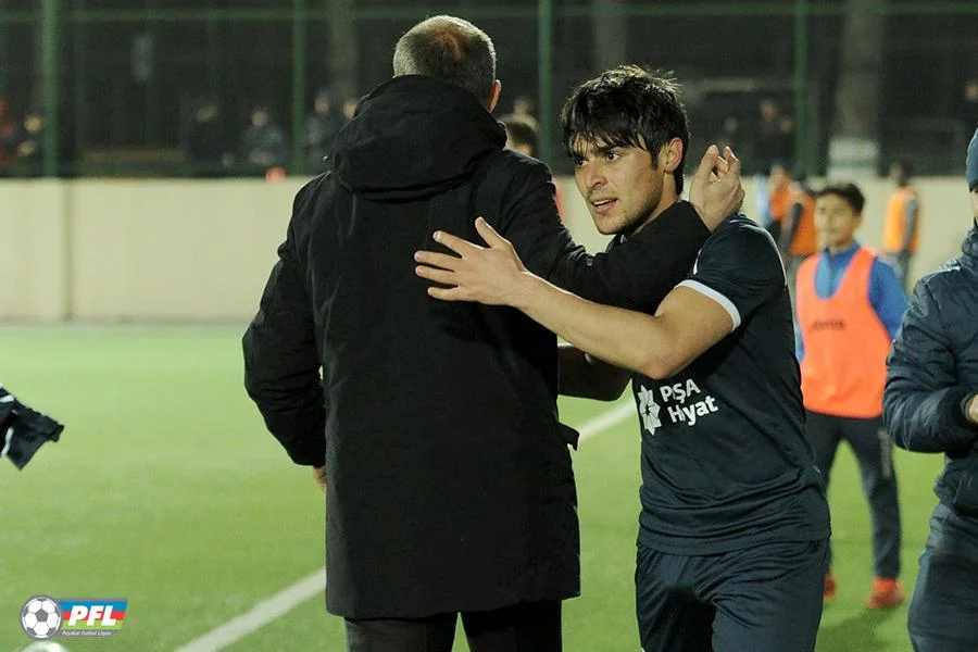 2 qol, söyüş, dava, qırmızı vərəqə... - FOTO/VİDEO 