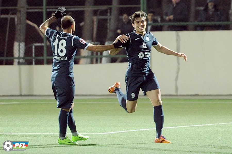 2 qol, söyüş, dava, qırmızı vərəqə... - FOTO/VİDEO 