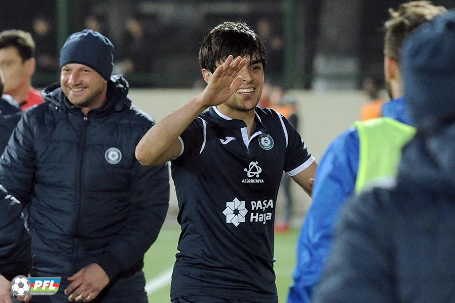 2 qol, söyüş, dava, qırmızı vərəqə... - FOTO/VİDEO 