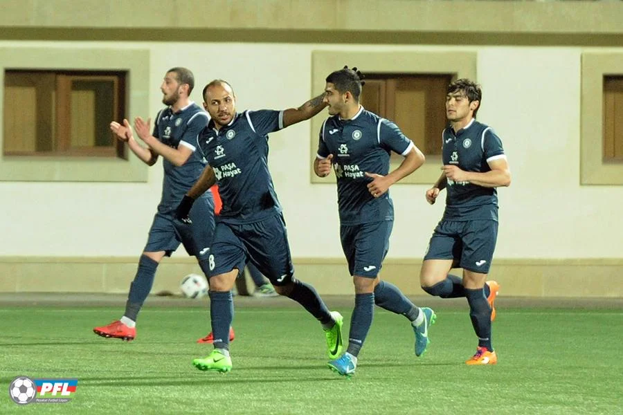 2 qol, söyüş, dava, qırmızı vərəqə... - FOTO/VİDEO 