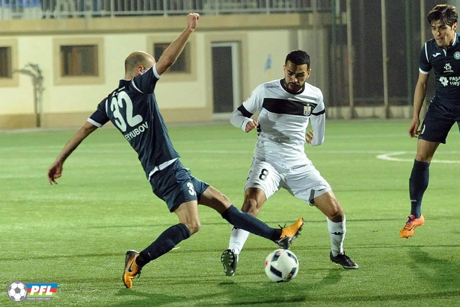 2 qol, söyüş, dava, qırmızı vərəqə... - FOTO/VİDEO 