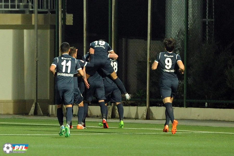 2 qol, söyüş, dava, qırmızı vərəqə... - FOTO/VİDEO 