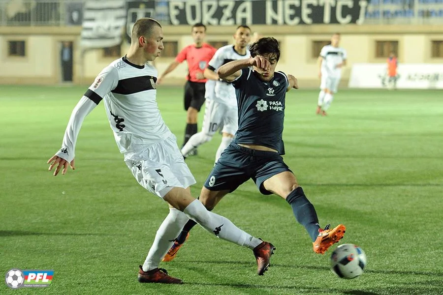 2 qol, söyüş, dava, qırmızı vərəqə... - FOTO/VİDEO 