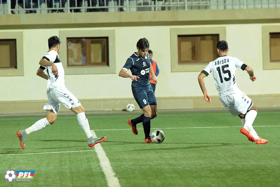 2 qol, söyüş, dava, qırmızı vərəqə... - FOTO/VİDEO 