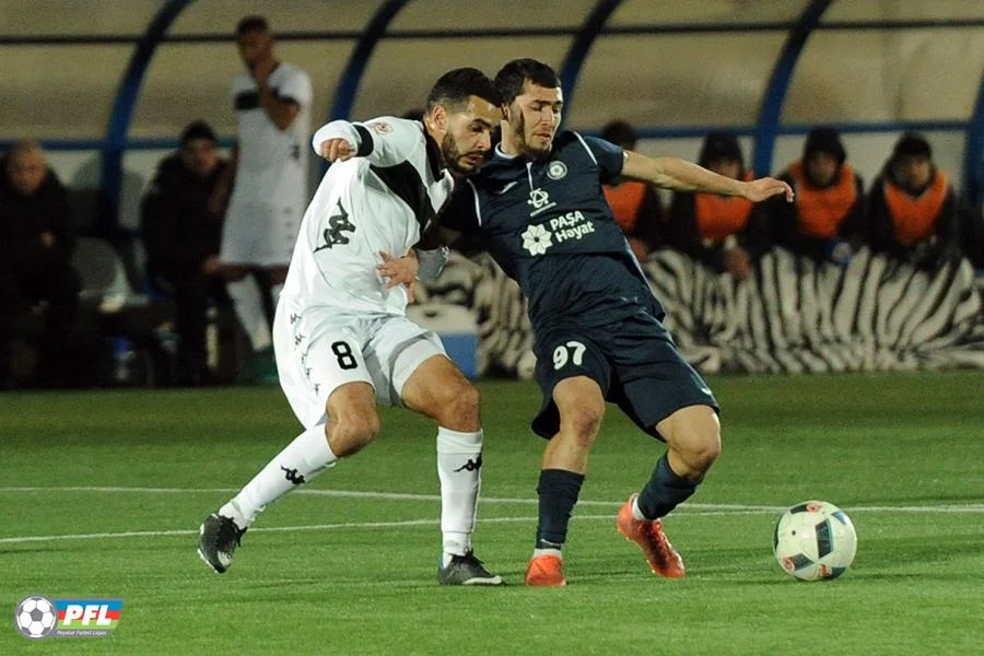 2 qol, söyüş, dava, qırmızı vərəqə... - FOTO/VİDEO 