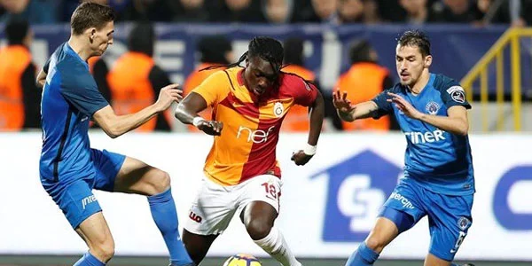 "Qalatasaray"ın ulduzunun meydanda ürəyi getdi - FOTO 