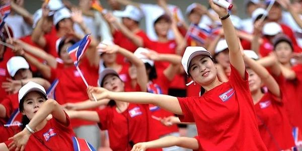 Şimali Koreyada "ponpon qızlar"ı seks köləsi kimi istifadə edirlər - İDDİA 