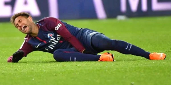 Neymar meydanda ağladı - FOTO 