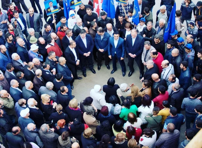 İdmançı icra başçısının hər kəsin marağına səbəb olan həyatı - FOTO/VİDEO 