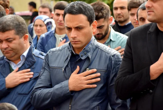 İdmançı icra başçısının hər kəsin marağına səbəb olan həyatı - FOTO/VİDEO 