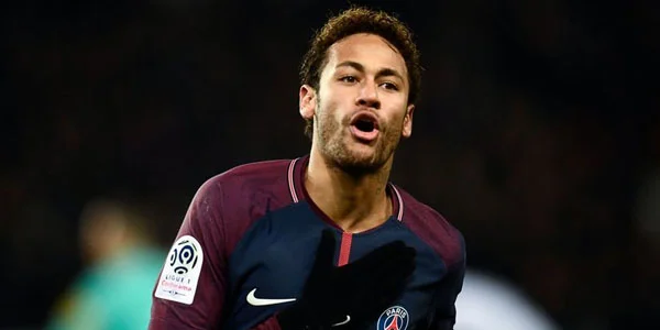 Həftəyə 750 min avro alan futbolçu maaşından narazıdı 