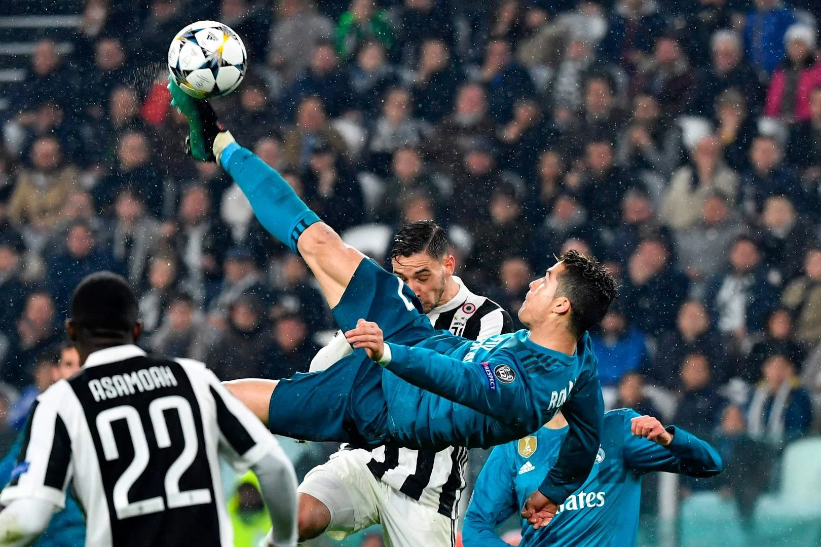 Ronaldo qol vurdu, o soyundu - FOTO 