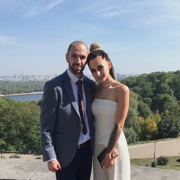 Ramil Quliyev özündən 7 yaş kiçik ukraynalı qızla evləndi - FOTOLAR 