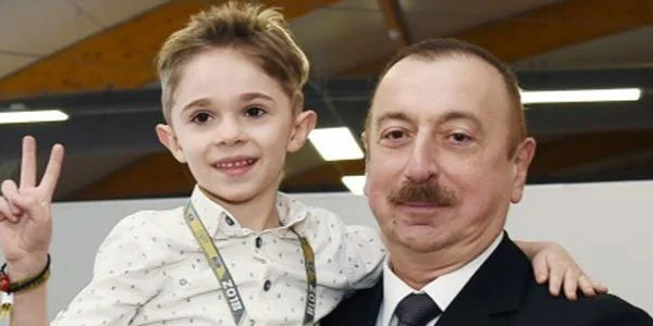 İlham Əliyevlə görüşmək üçün ağlayan uşaq kimin oğludu? - FOTO/VİDEO 