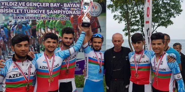 Yeniyetmə velosipedçimiz Türkiyədə çempion oldu - FOTO 