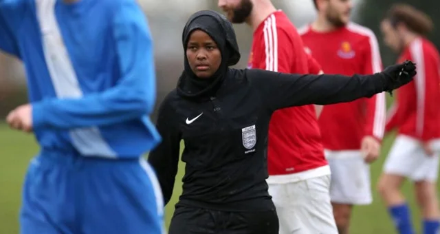 Britaniyanın ilk müsəlman qadın futbol hakimi (FOTOLAR) 