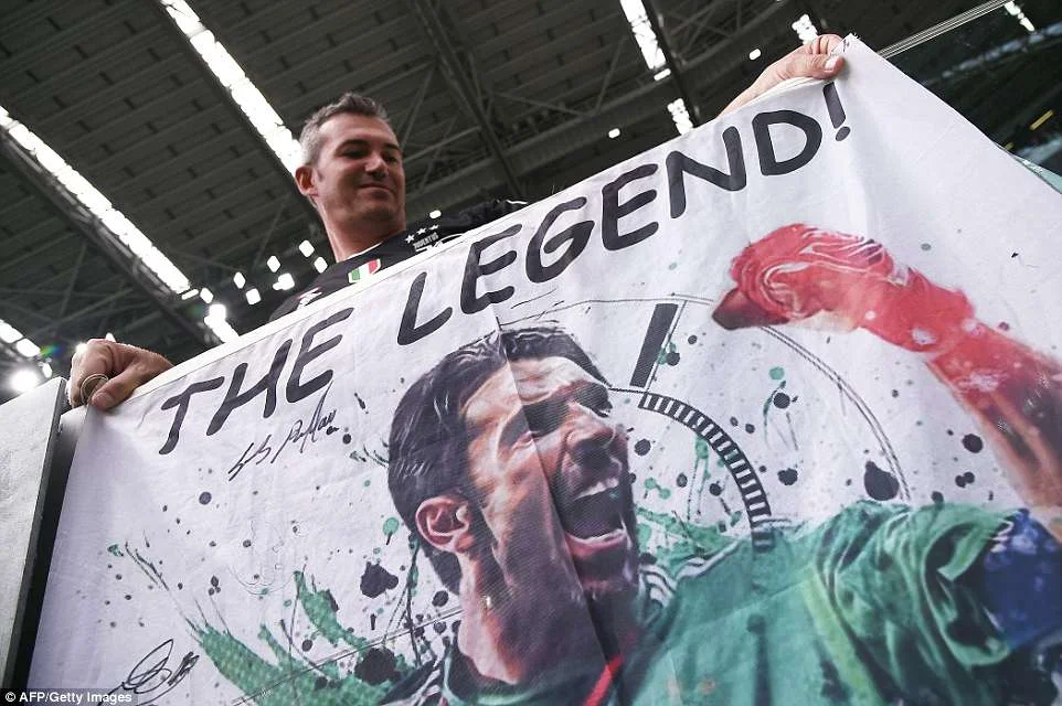 Buffon "Yuventus"la göz yaşları içində vidalaşdı - FOTOLAR 