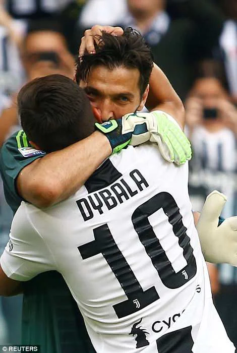 Buffon "Yuventus"la göz yaşları içində vidalaşdı - FOTOLAR 