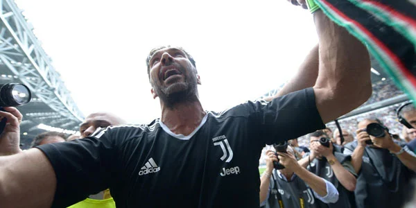 Buffon "Yuventus"la göz yaşları içində vidalaşdı - FOTOLAR 