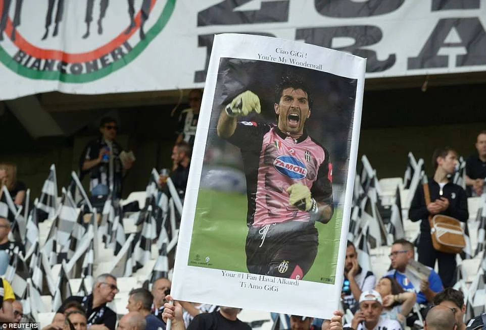 Buffon "Yuventus"la göz yaşları içində vidalaşdı - FOTOLAR 