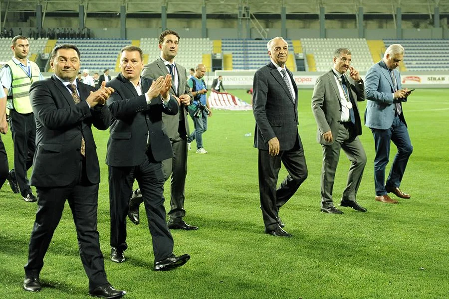 “Qarabağ”a çempionluq kuboku təqdim olundu - FOTOLAR 