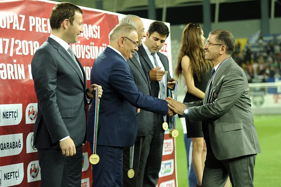 “Qarabağ”a çempionluq kuboku təqdim olundu - FOTOLAR 