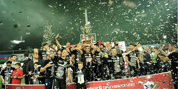 “Qarabağ”a çempionluq kuboku təqdim olundu - FOTOLAR 