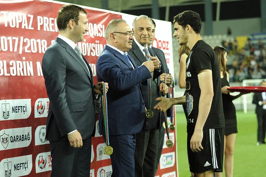 “Qarabağ”a çempionluq kuboku təqdim olundu - FOTOLAR 