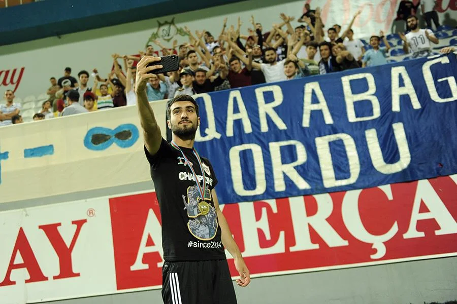 “Qarabağ”a çempionluq kuboku təqdim olundu - FOTOLAR 