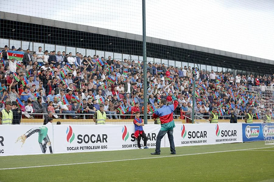 Qəbələdə möhtəşəm şou: himn fərqli tərzdə oxundu, Seeya stadionu coşdurdu - FOTOLAR 