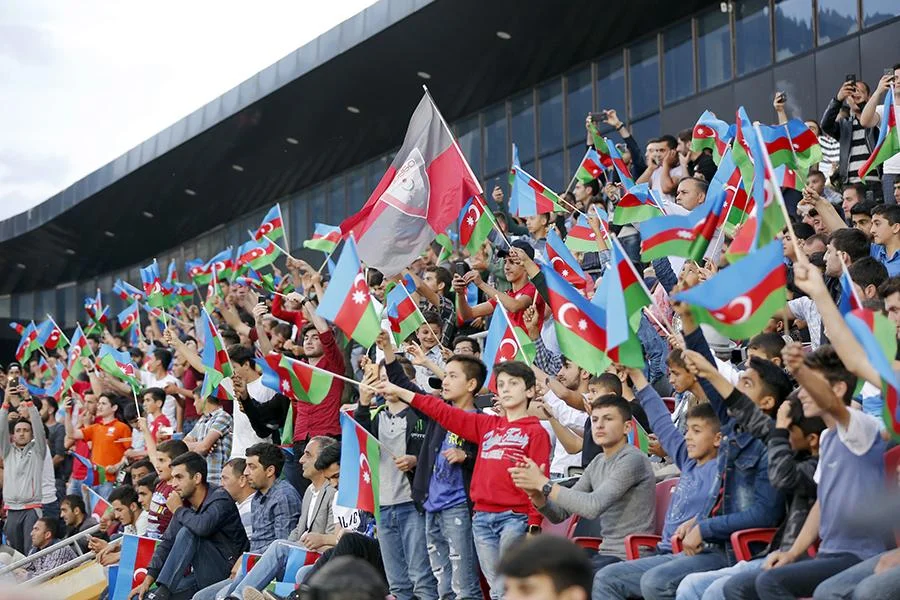Qəbələdə möhtəşəm şou: himn fərqli tərzdə oxundu, Seeya stadionu coşdurdu - FOTOLAR 