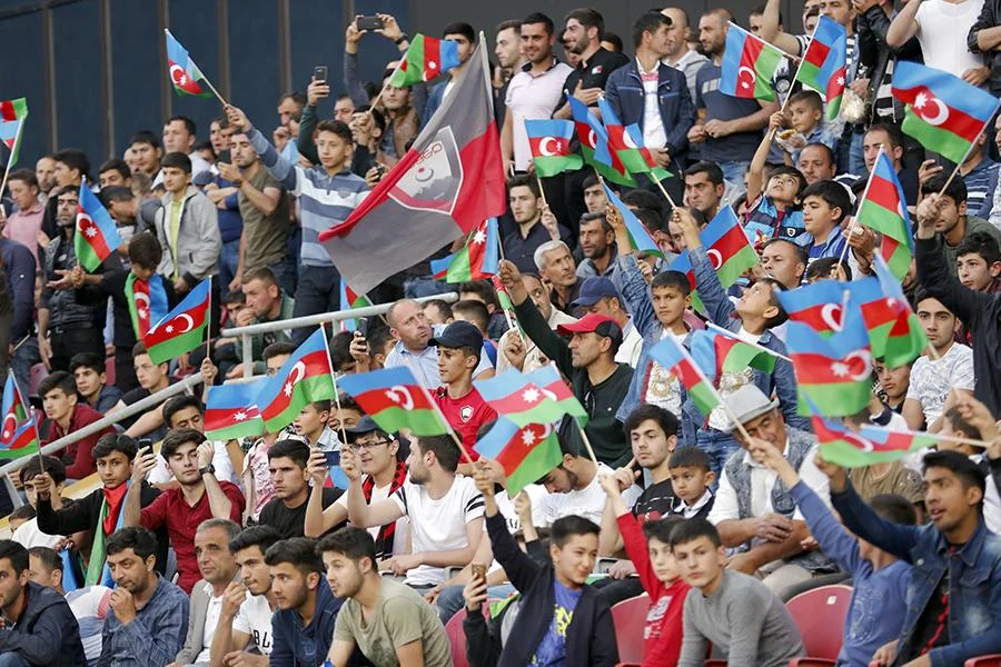 Qəbələdə möhtəşəm şou: himn fərqli tərzdə oxundu, Seeya stadionu coşdurdu - FOTOLAR 