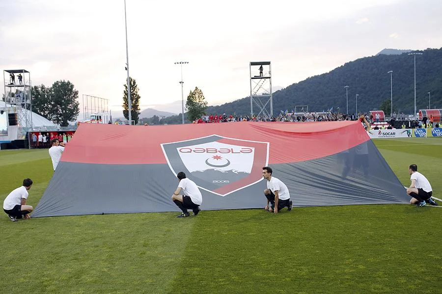 Qəbələdə möhtəşəm şou: himn fərqli tərzdə oxundu, Seeya stadionu coşdurdu - FOTOLAR 