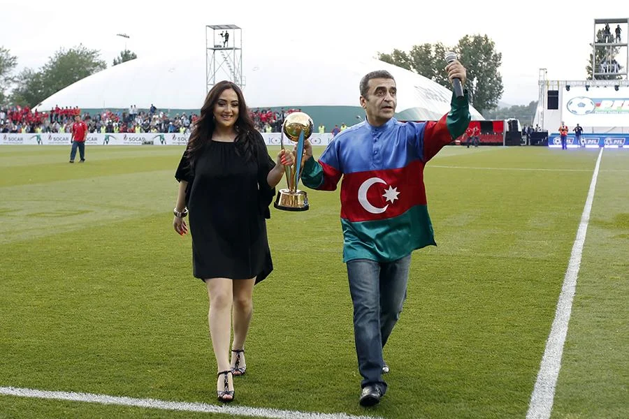 Qəbələdə möhtəşəm şou: himn fərqli tərzdə oxundu, Seeya stadionu coşdurdu - FOTOLAR 