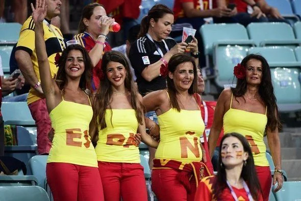 "DÇ-2018": Ən gözəl azarkeşlər - FOTOLAR 
