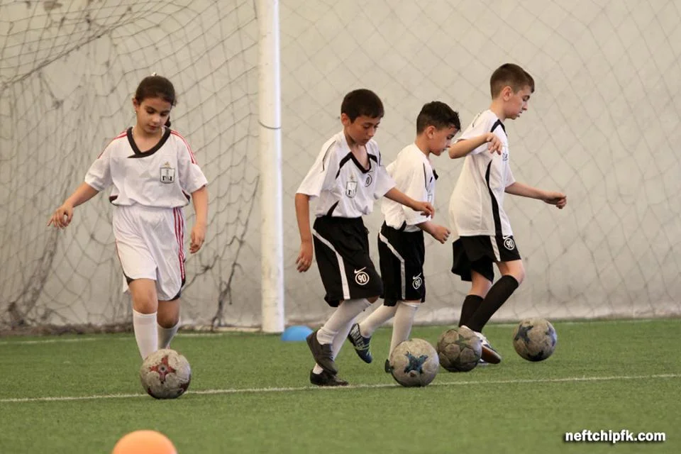 "Neftçili Yay Futbol Düşərgəsi"ndə 3-cü qrup başladı (FOTOLAR) 
